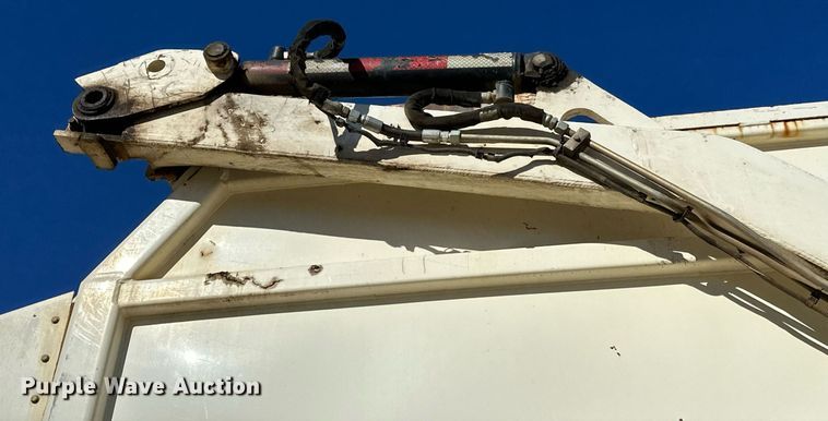 image for item NQ9547 2013 Mack MRU-613  refuse truck