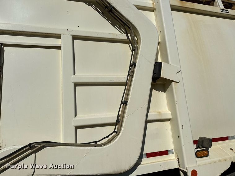 image for item NQ9547 2013 Mack MRU-613  refuse truck