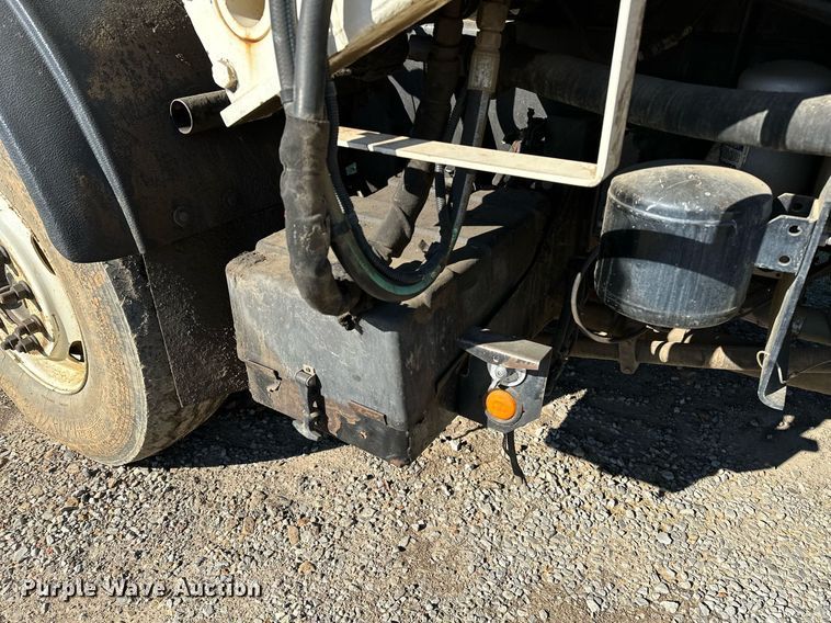 image for item NQ9547 2013 Mack MRU-613  refuse truck