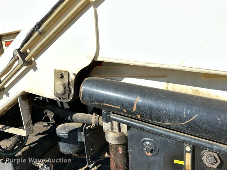 image for item NQ9547 2013 Mack MRU-613  refuse truck