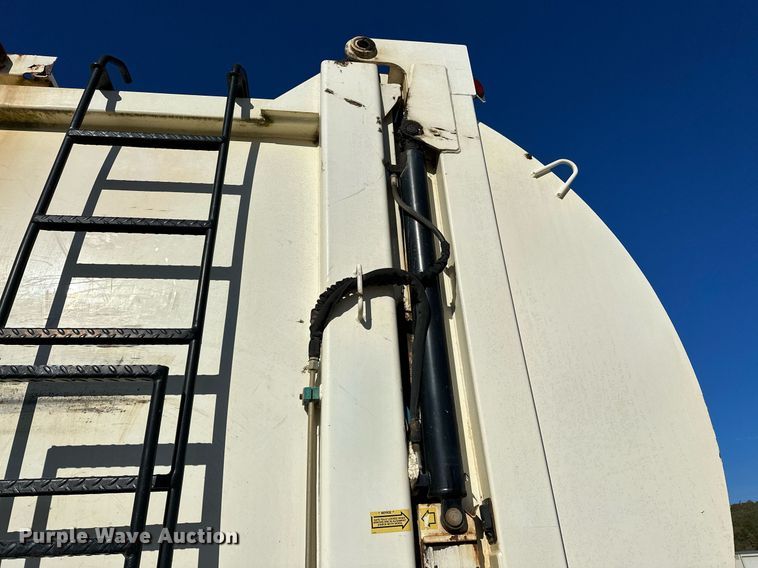 image for item NQ9547 2013 Mack MRU-613  refuse truck