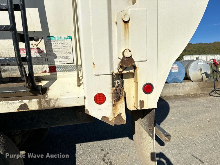 image for item NQ9547 2013 Mack MRU-613  refuse truck