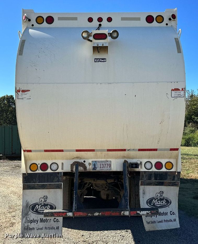 image for item NQ9547 2013 Mack MRU-613  refuse truck