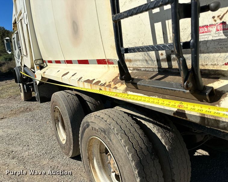 image for item NQ9547 2013 Mack MRU-613  refuse truck