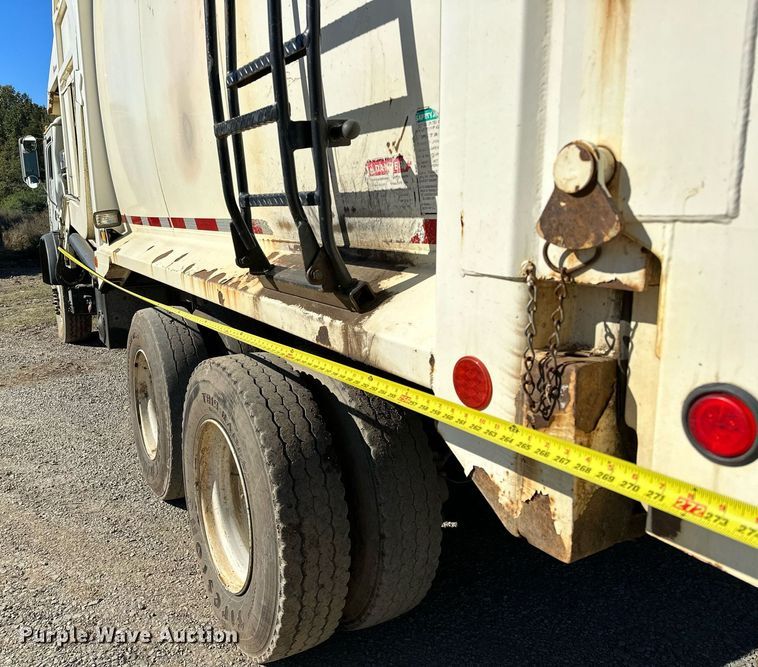 image for item NQ9547 2013 Mack MRU-613  refuse truck
