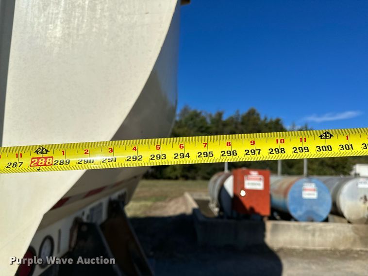 image for item NQ9547 2013 Mack MRU-613  refuse truck