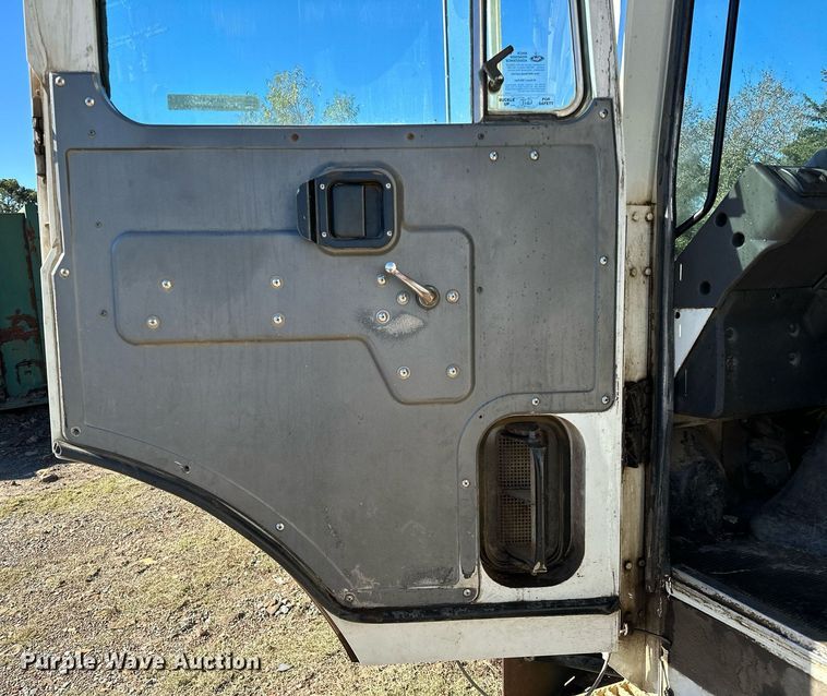 image for item NQ9547 2013 Mack MRU-613  refuse truck