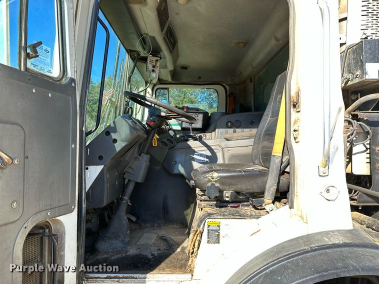 image for item NQ9547 2013 Mack MRU-613  refuse truck