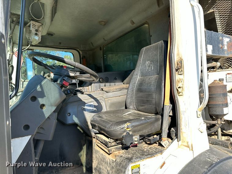 image for item NQ9547 2013 Mack MRU-613  refuse truck