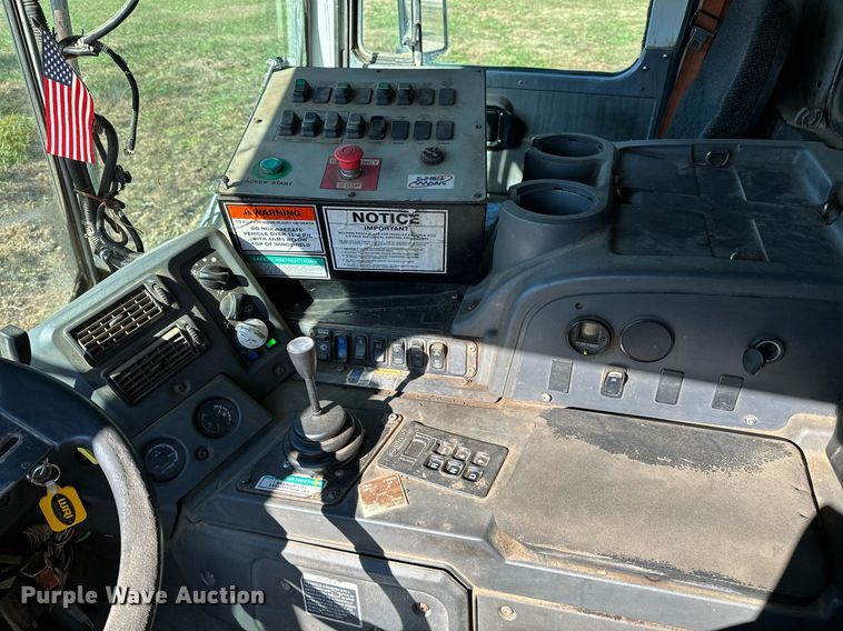 image for item NQ9547 2013 Mack MRU-613  refuse truck