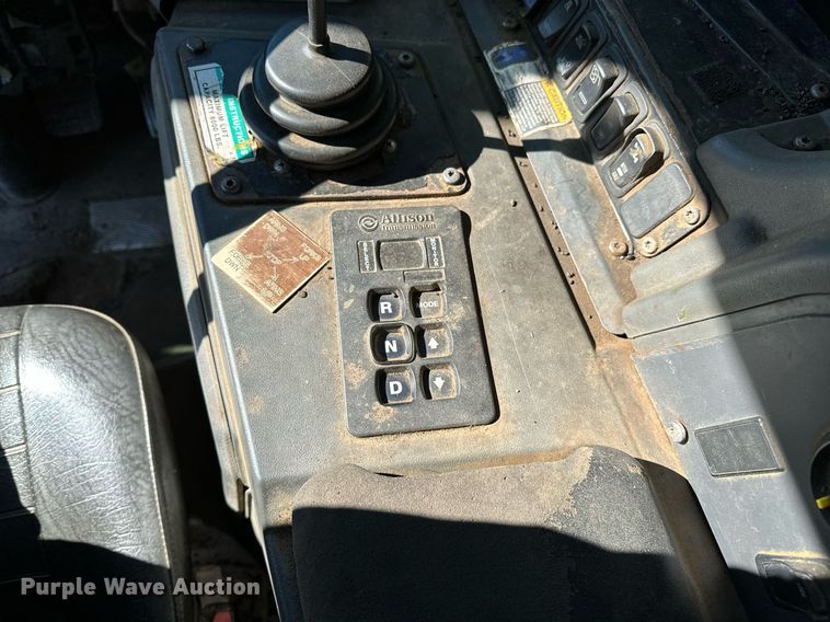 image for item NQ9547 2013 Mack MRU-613  refuse truck