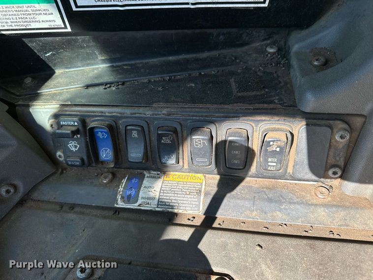 image for item NQ9547 2013 Mack MRU-613  refuse truck