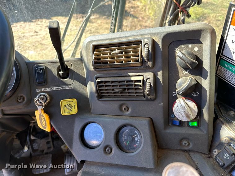 image for item NQ9547 2013 Mack MRU-613  refuse truck