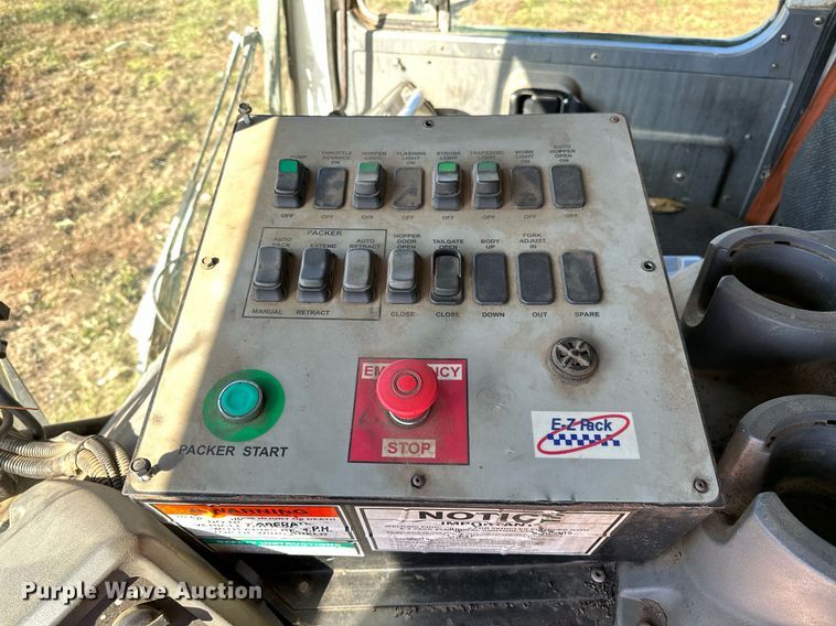 image for item NQ9547 2013 Mack MRU-613  refuse truck