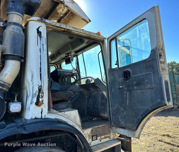 image for item NQ9547 2013 Mack MRU-613  refuse truck