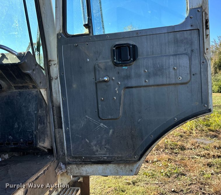 image for item NQ9547 2013 Mack MRU-613  refuse truck