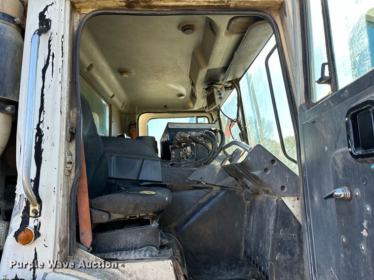 image for item NQ9547 2013 Mack MRU-613  refuse truck