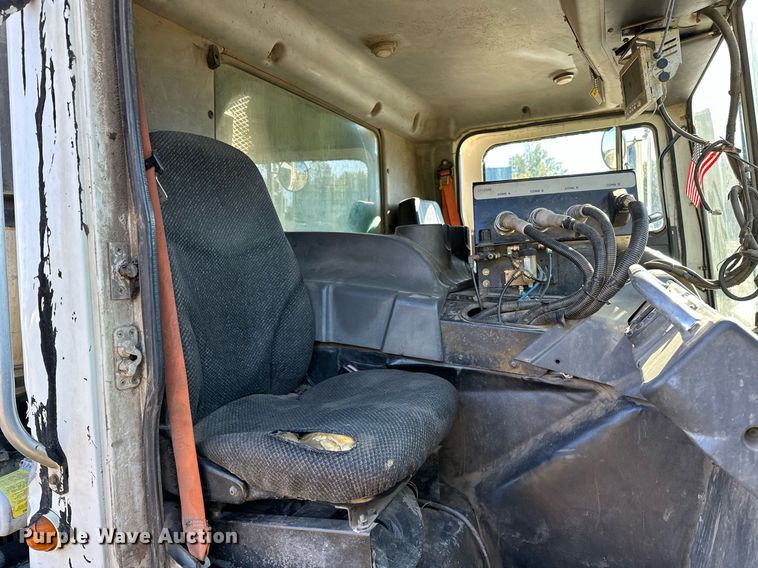 image for item NQ9547 2013 Mack MRU-613  refuse truck