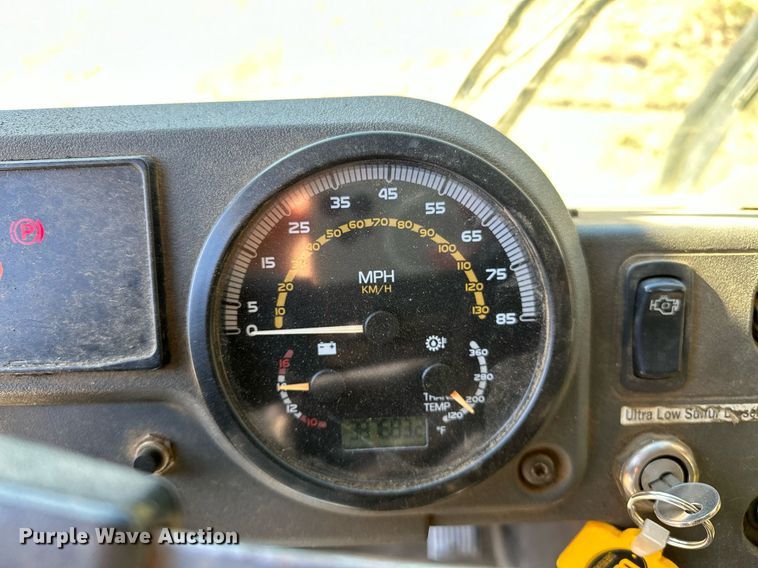 image for item NQ9547 2013 Mack MRU-613  refuse truck