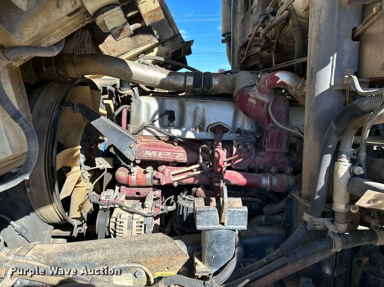 image for item NQ9547 2013 Mack MRU-613  refuse truck