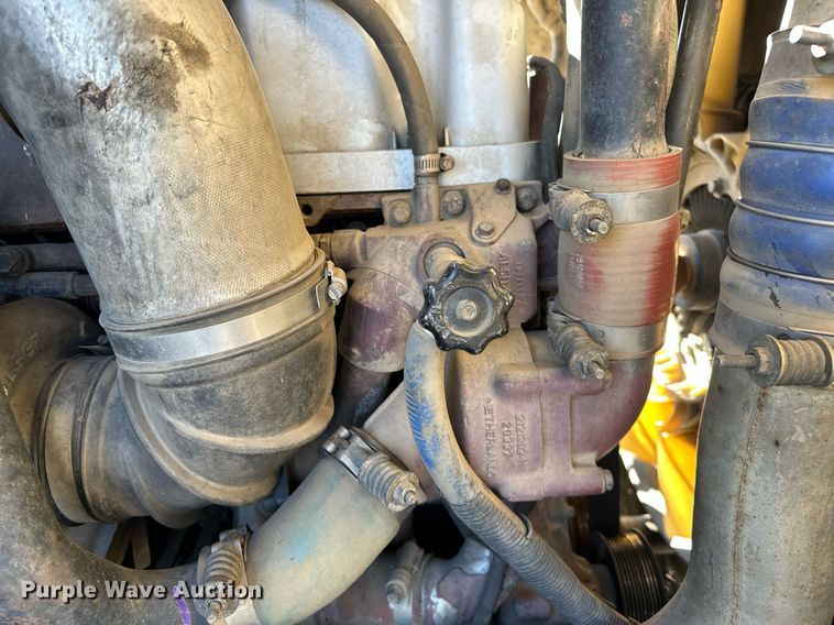 image for item NQ9547 2013 Mack MRU-613  refuse truck