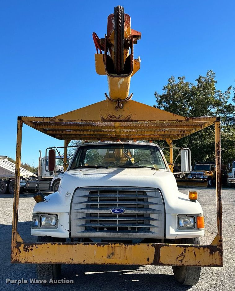 image for item NQ9548 1995 Ford F800  bucket truck