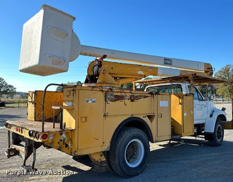 image for item NQ9548 1995 Ford F800  bucket truck