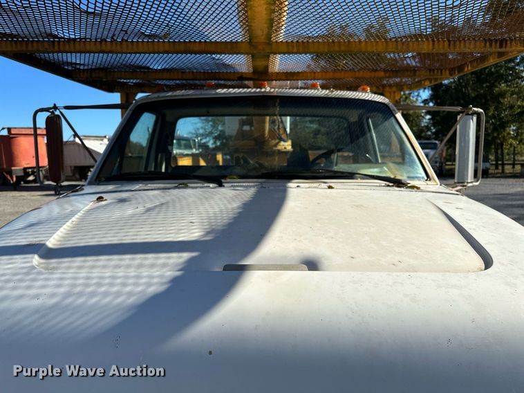 image for item NQ9548 1995 Ford F800  bucket truck