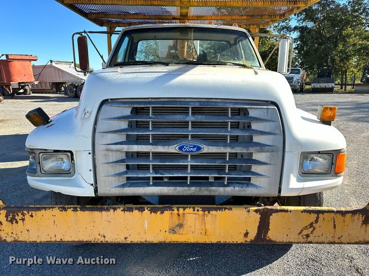 image for item NQ9548 1995 Ford F800  bucket truck