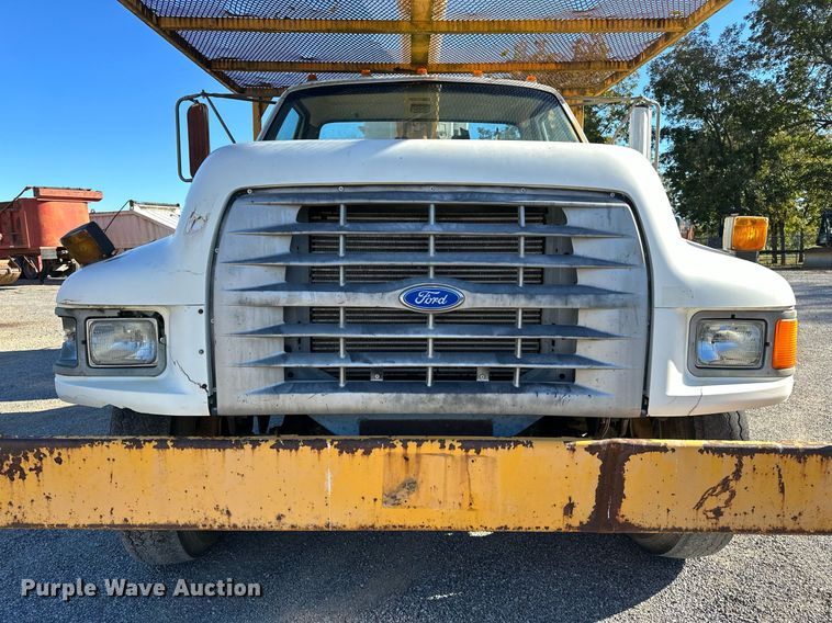 image for item NQ9548 1995 Ford F800  bucket truck