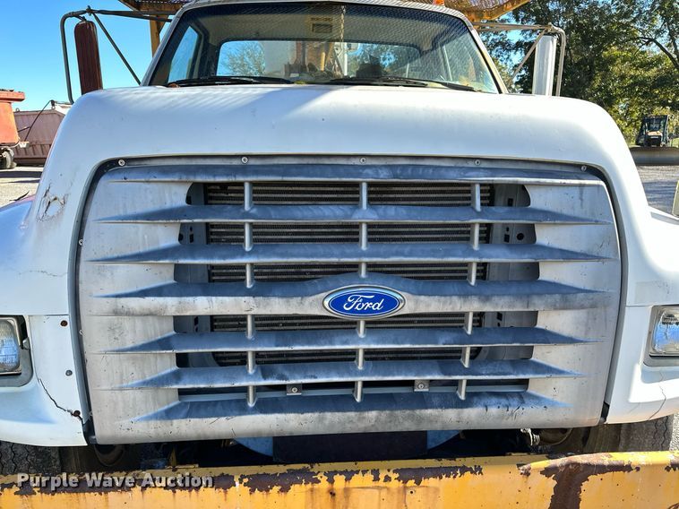 image for item NQ9548 1995 Ford F800  bucket truck