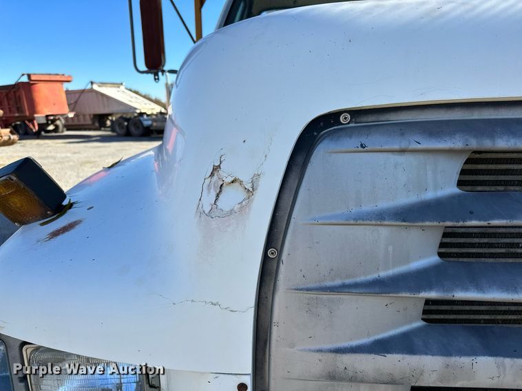 image for item NQ9548 1995 Ford F800  bucket truck