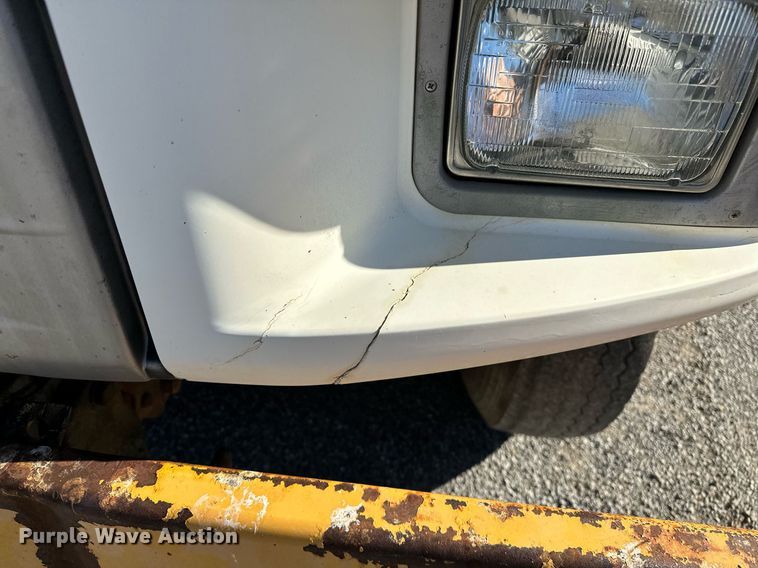 image for item NQ9548 1995 Ford F800  bucket truck