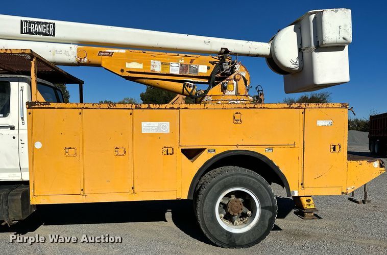 image for item NQ9548 1995 Ford F800  bucket truck