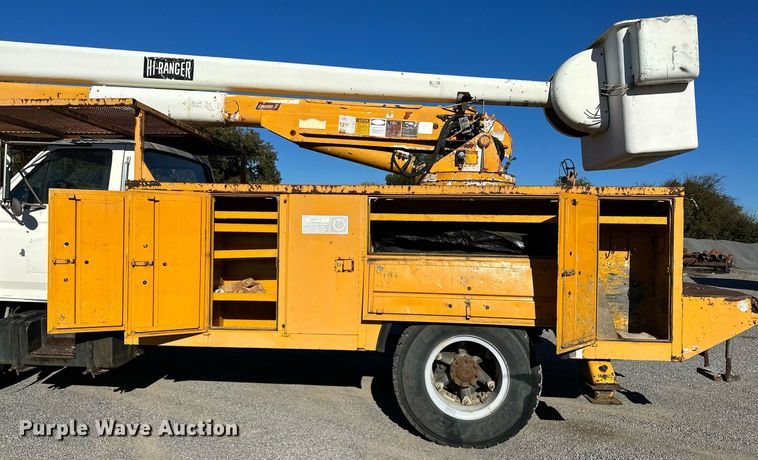 image for item NQ9548 1995 Ford F800  bucket truck