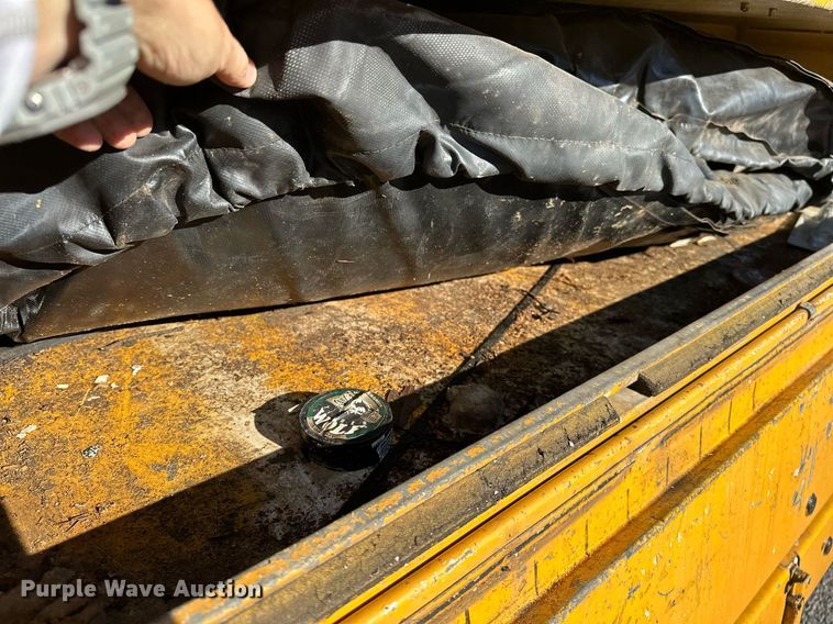 image for item NQ9548 1995 Ford F800  bucket truck