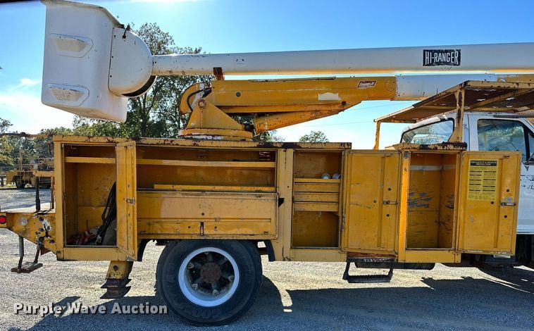 image for item NQ9548 1995 Ford F800  bucket truck