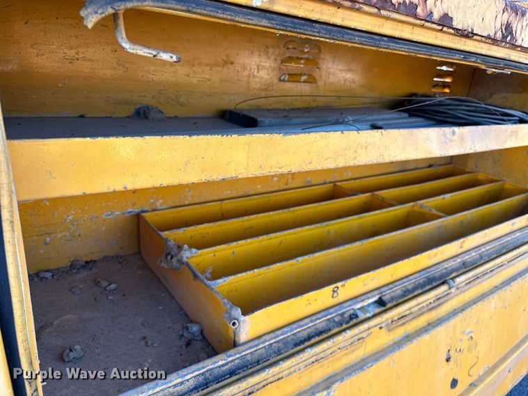 image for item NQ9548 1995 Ford F800  bucket truck