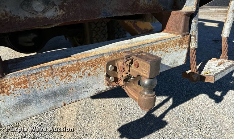 image for item NQ9548 1995 Ford F800  bucket truck