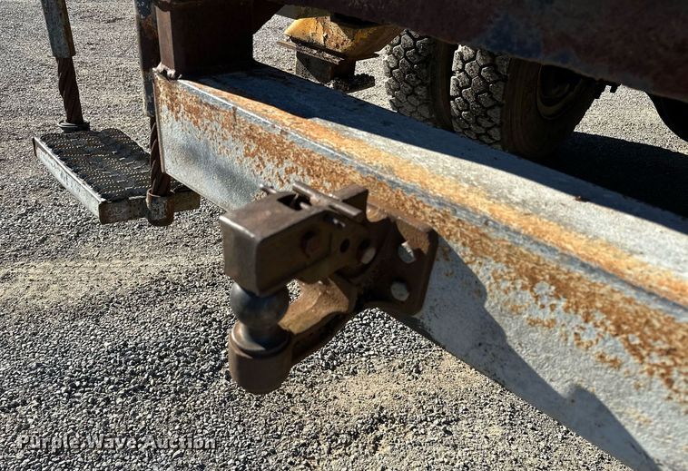 image for item NQ9548 1995 Ford F800  bucket truck