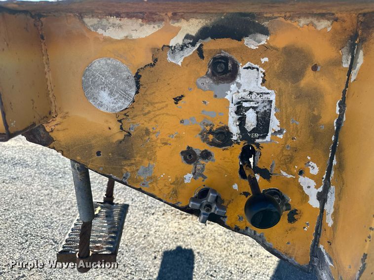 image for item NQ9548 1995 Ford F800  bucket truck