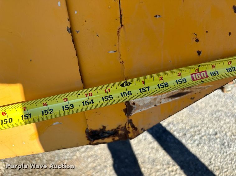 image for item NQ9548 1995 Ford F800  bucket truck