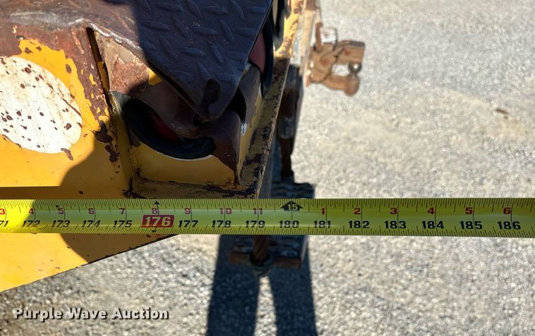 image for item NQ9548 1995 Ford F800  bucket truck