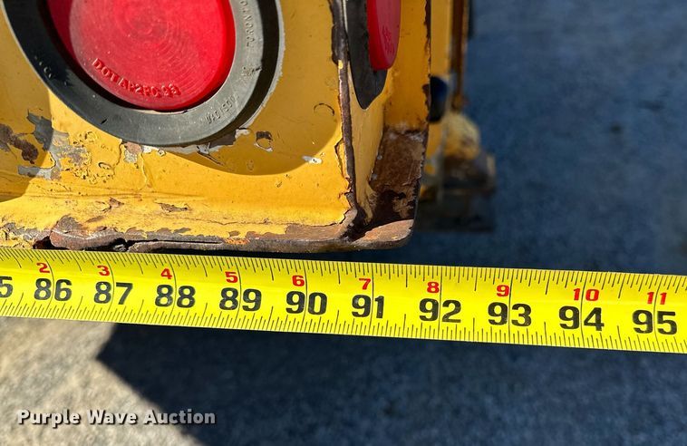 image for item NQ9548 1995 Ford F800  bucket truck