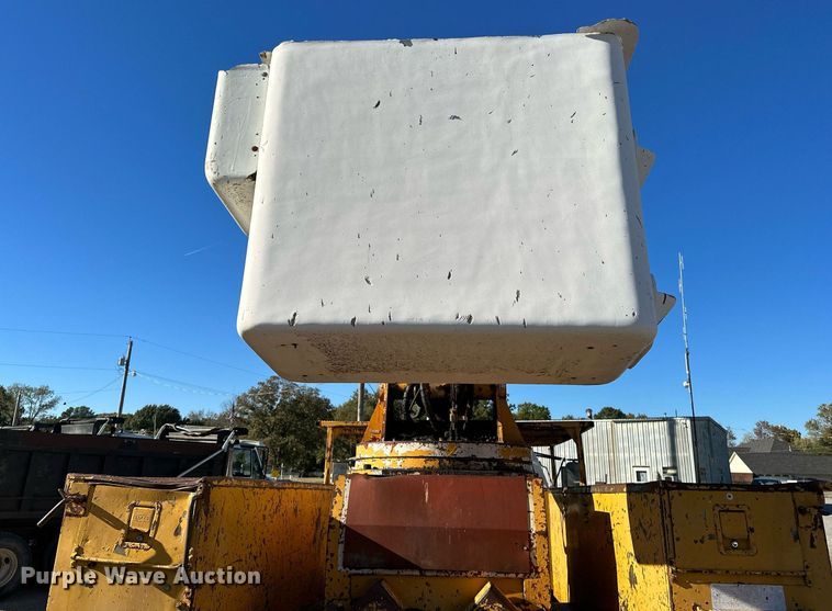 image for item NQ9548 1995 Ford F800  bucket truck