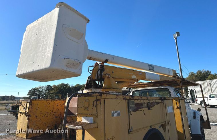 image for item NQ9548 1995 Ford F800  bucket truck