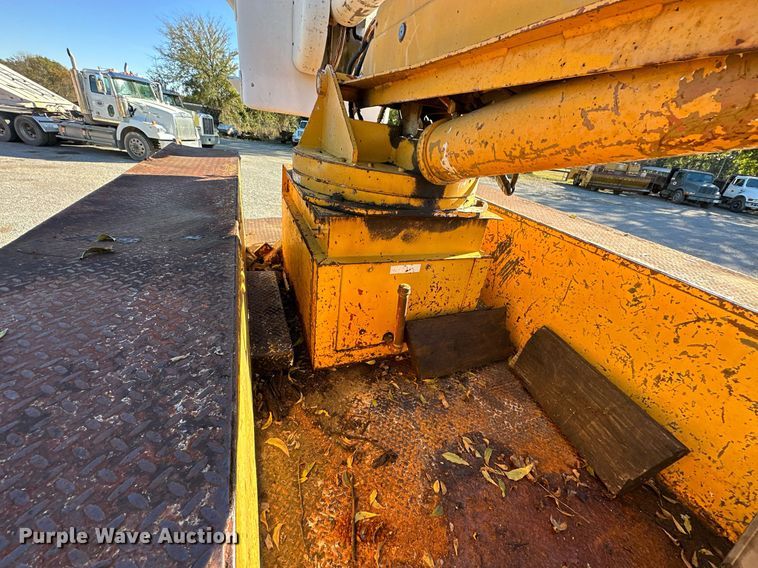 image for item NQ9548 1995 Ford F800  bucket truck