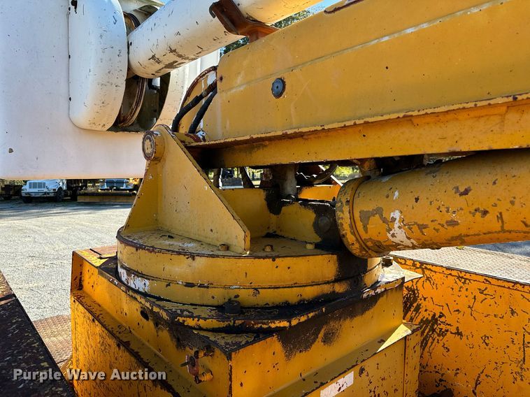 image for item NQ9548 1995 Ford F800  bucket truck