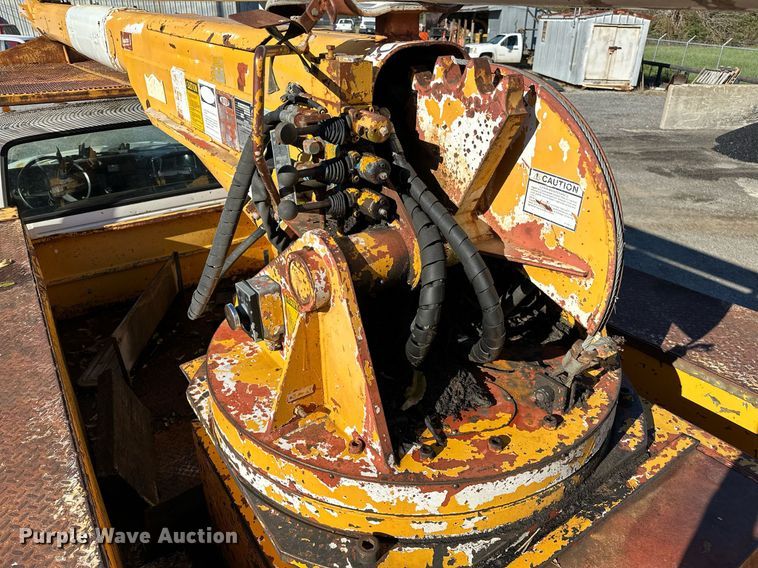 image for item NQ9548 1995 Ford F800  bucket truck