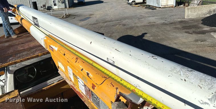 image for item NQ9548 1995 Ford F800  bucket truck